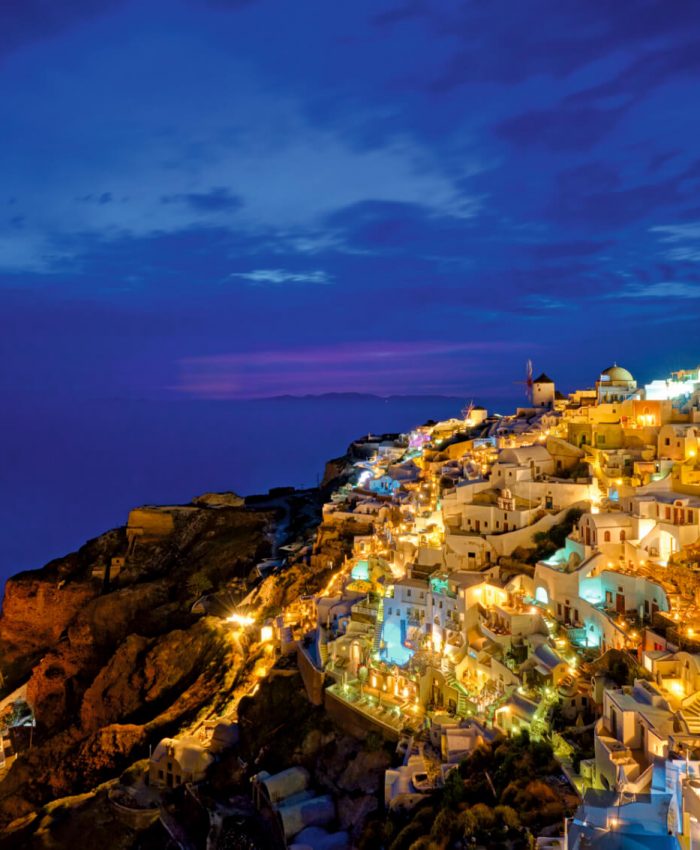 famous-greek-tourist-destination-oia-greece-2021-09-28-02-58-14-utc